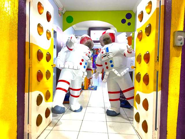 Astronautas personagens vivos cover festa infantil