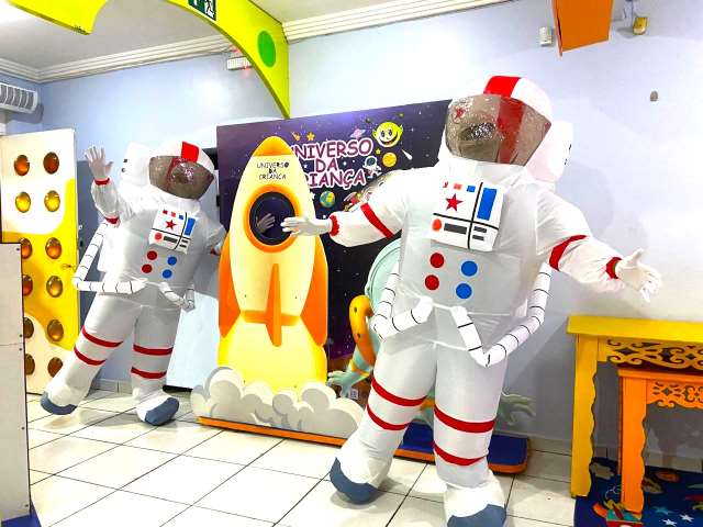 Astronautas personagens vivos cover festa infantil