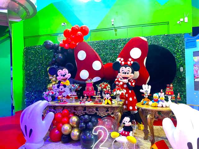 Mickey e Minnie personagens vivos cover Festa animação