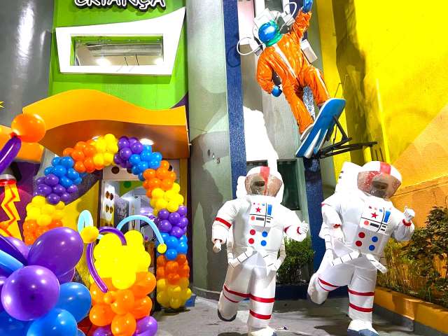 Astronautas personagens vivos cover festa infantil