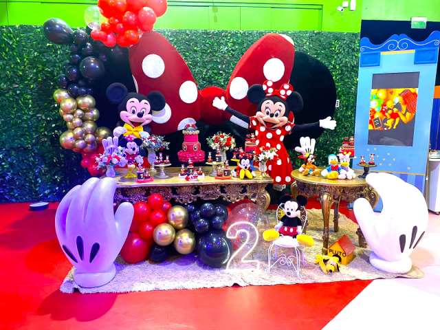 Mickey e Minnie personagens vivos cover Festa animação