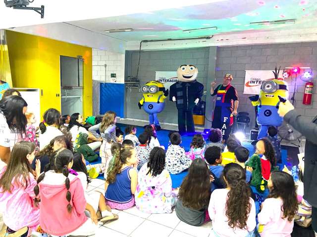 Minions personagens vivos cover Festa animação