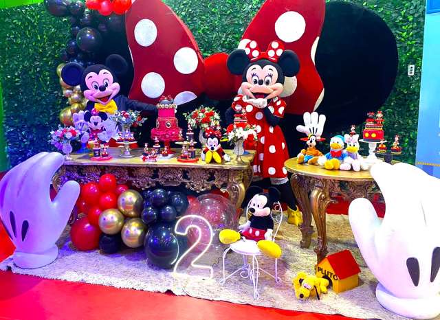 Mickey e Minnie personagens vivos cover Festa animação