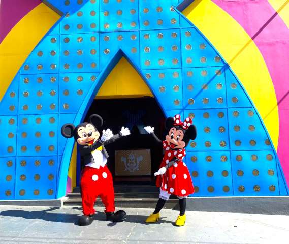 Mickey e Minnie personagens vivos cover Festa animação