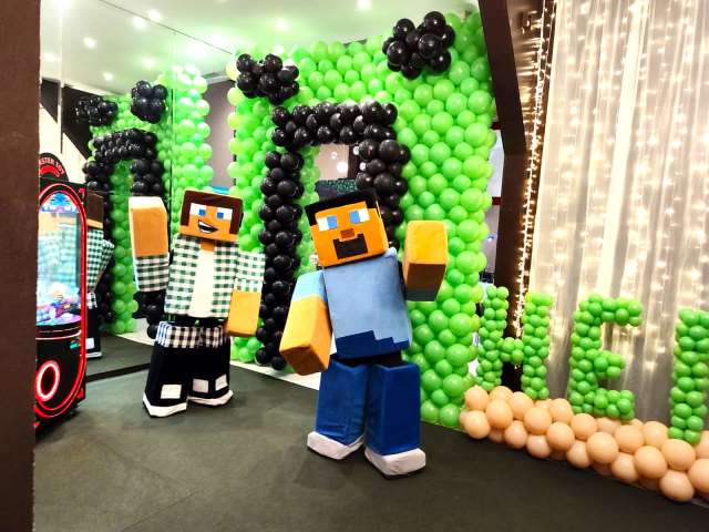 Minecraft personagens vivos cover Festa animação