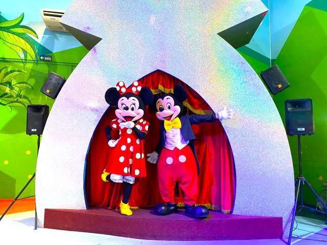 Mickey e Minnie personagens vivos cover Festa animação