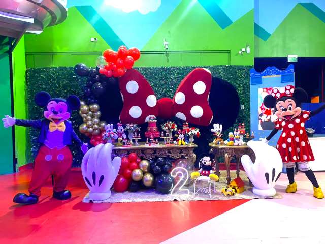 Mickey e Minnie personagens vivos cover Festa animação