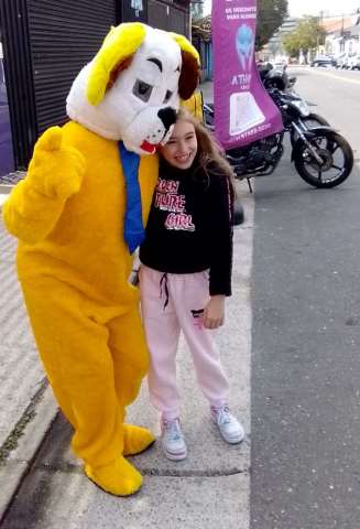 personagem do cachorro inauguração de  pet shop 